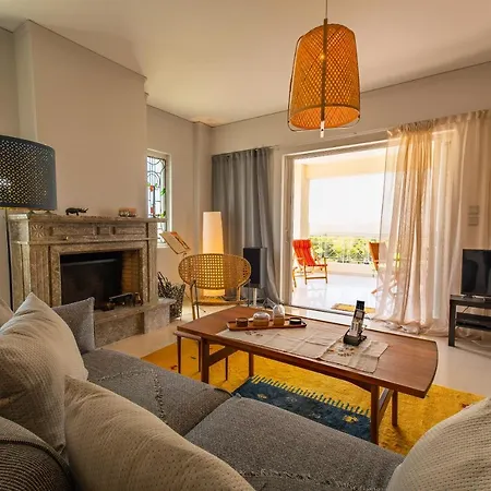 Spacious In Kavouri Athens