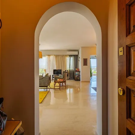 Spacious In Kavouri *