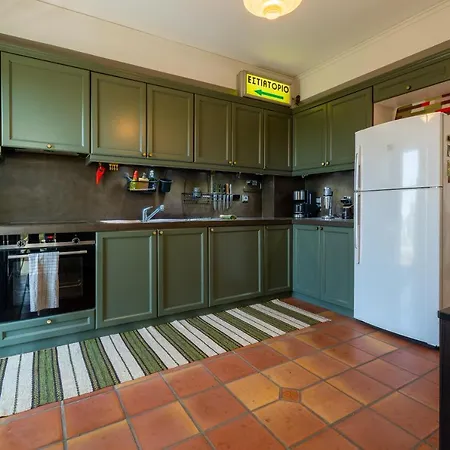 Spacious In Kavouri *