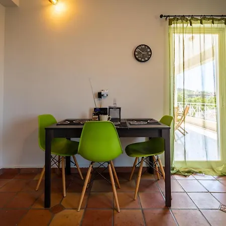 Spacious In Kavouri * Athens