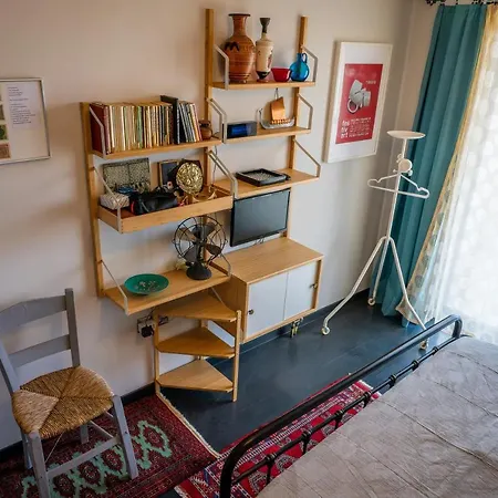 Spacious In Kavouri דירה *